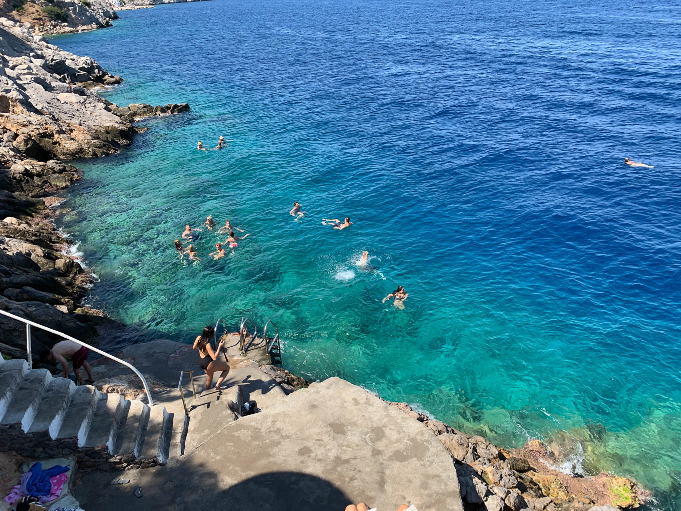 Hydra Hydronetta turqouise water