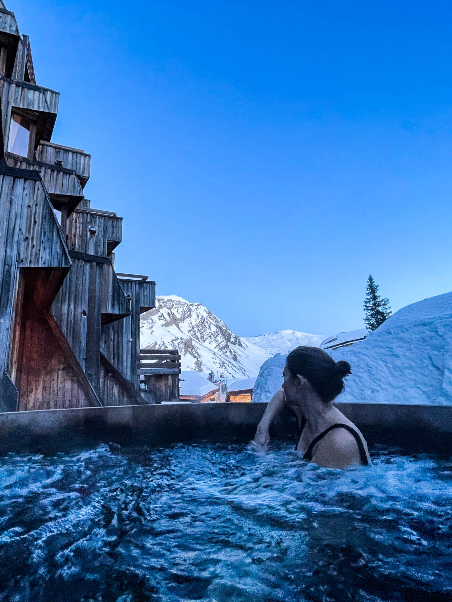 Avoriaz Dromonts hot tub dusk