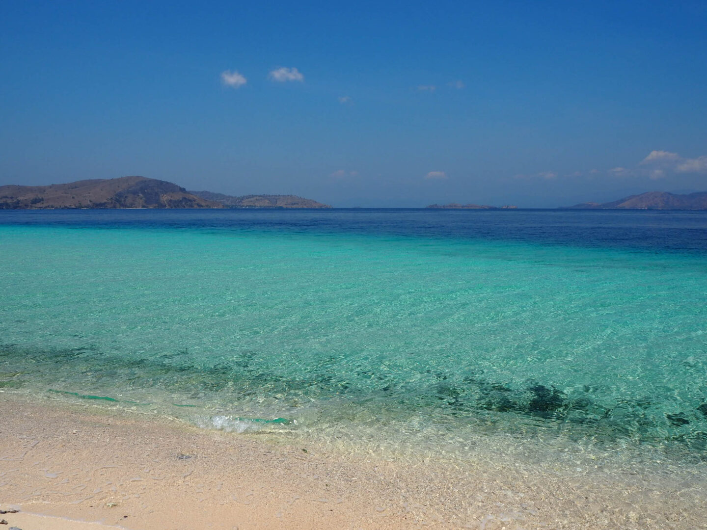 Le Pirate Island Flores turquoise beach