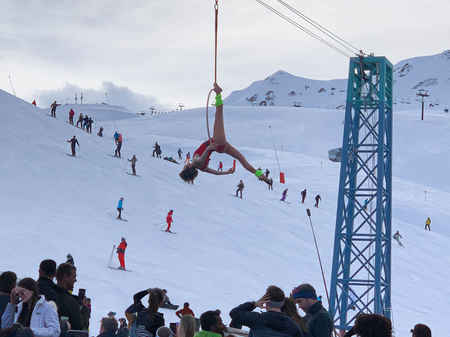 Val d Isere La Folie Douce acrobats