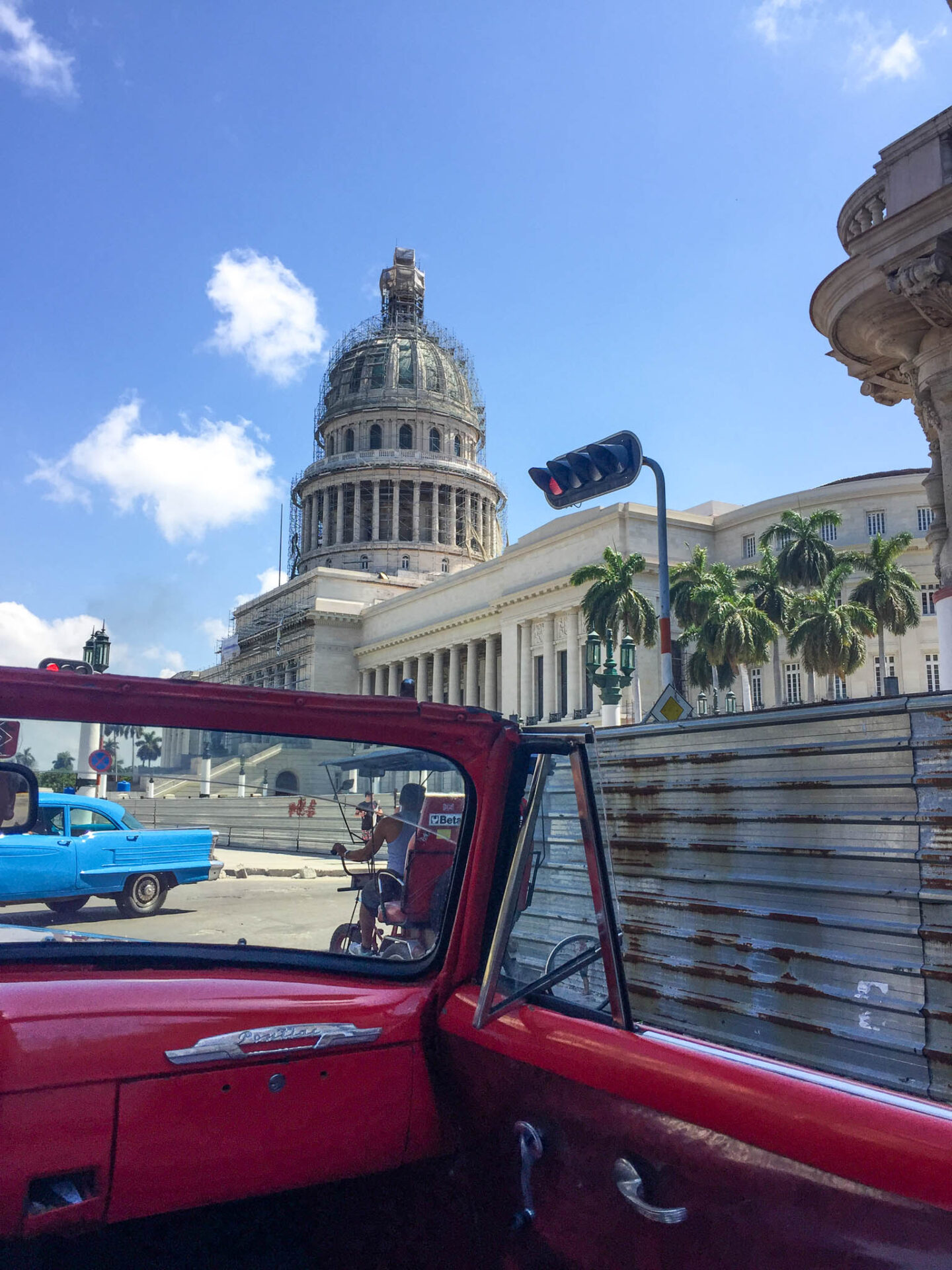 Havana Capitolio Nacional vintage car