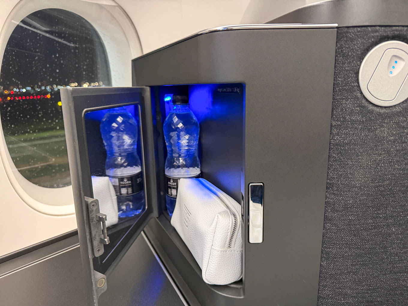 BA Business LHR HKG Seat Storage