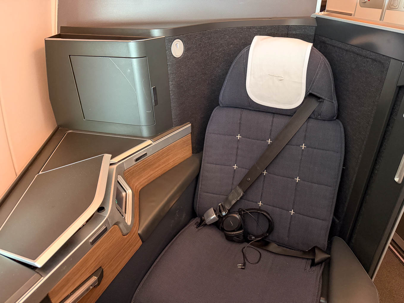 BA Business LHR HKG Seat front view