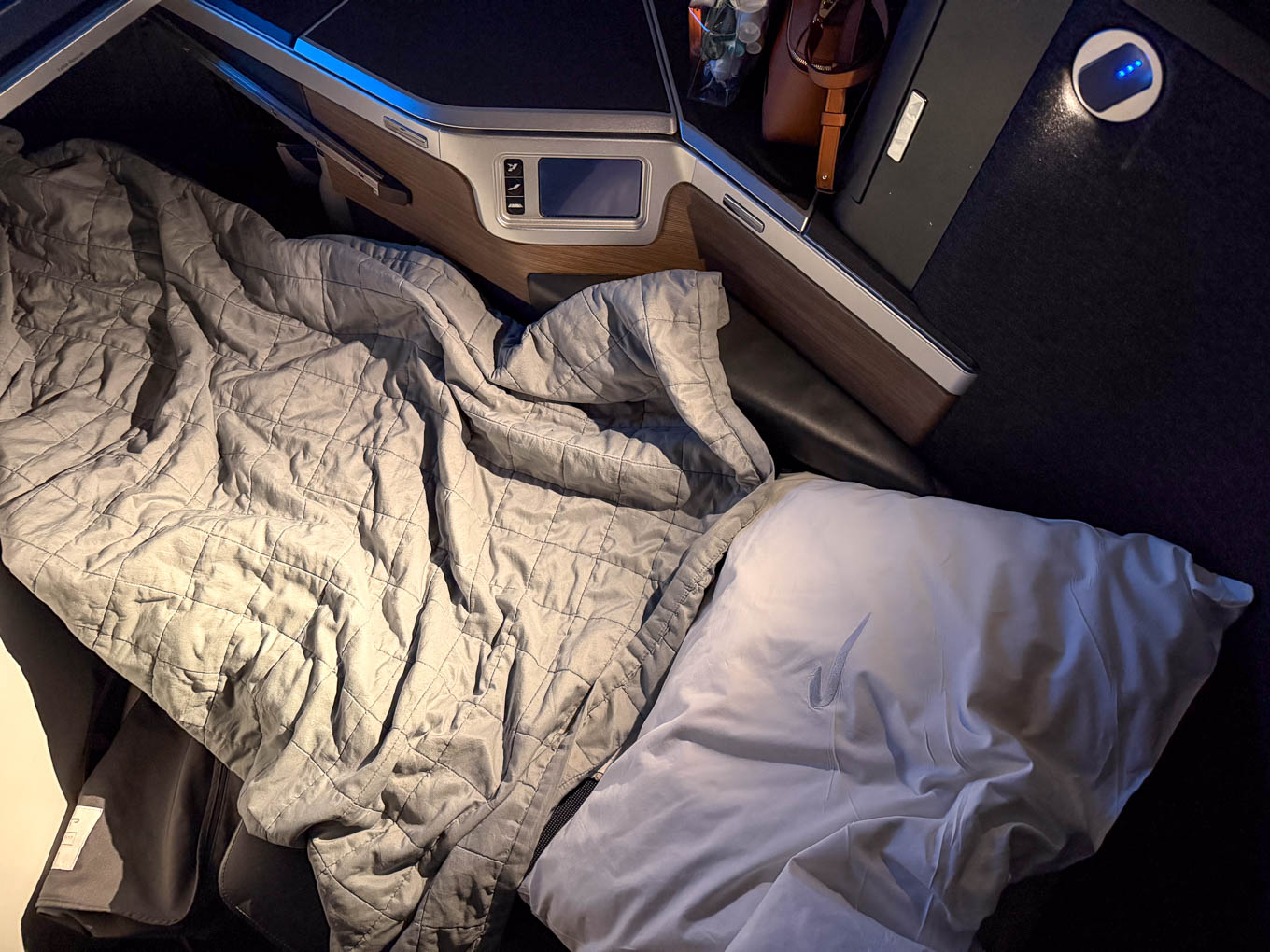 BA Business LHR HKG Seat lie flat bed mode