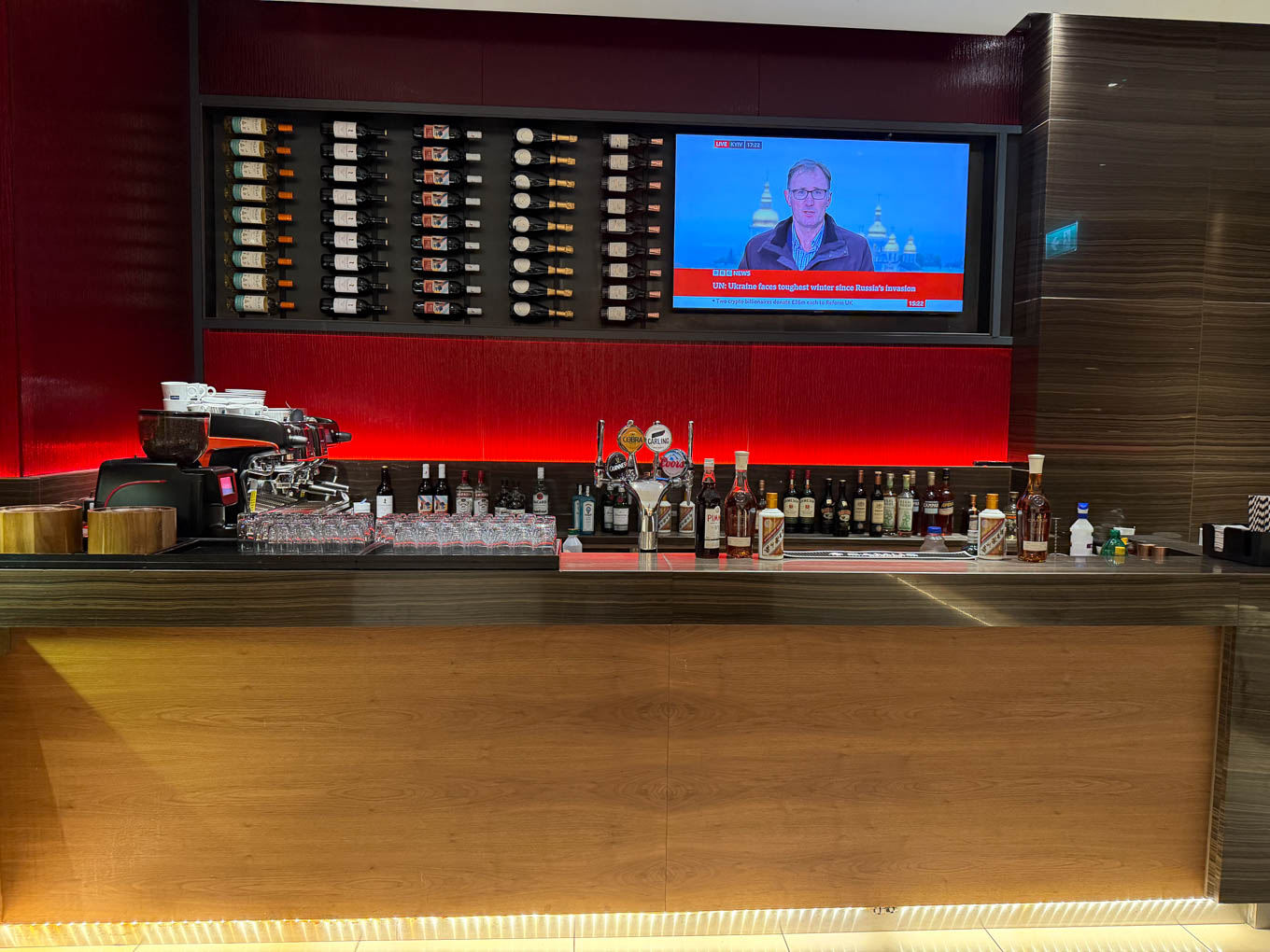 Air Canada lounge Heathrow T2 15