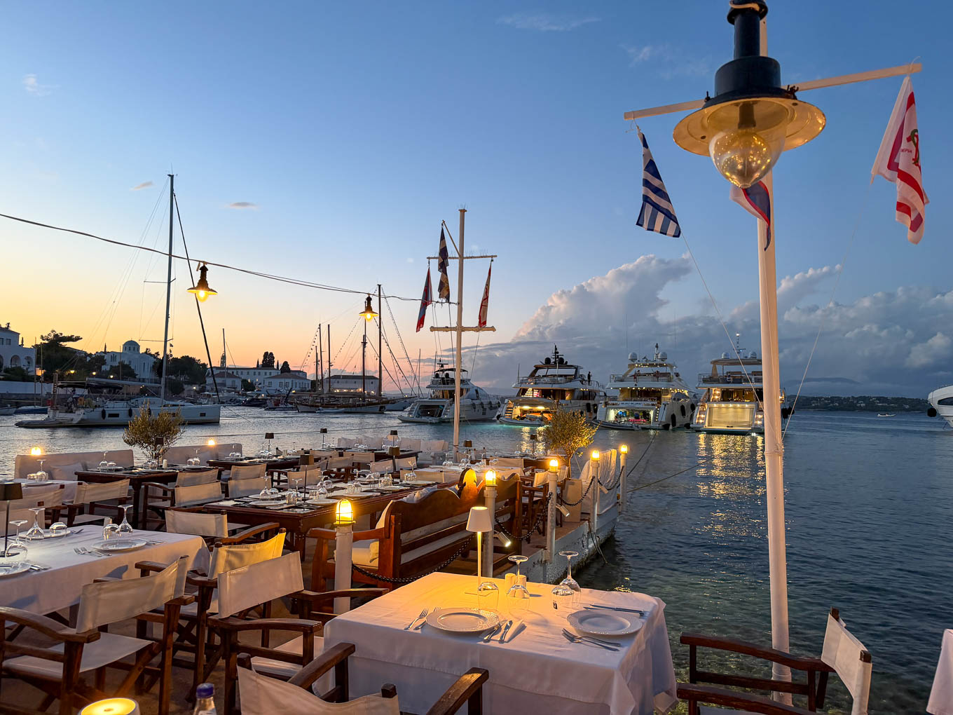 Liotribi restaurant Spetses dinnertime