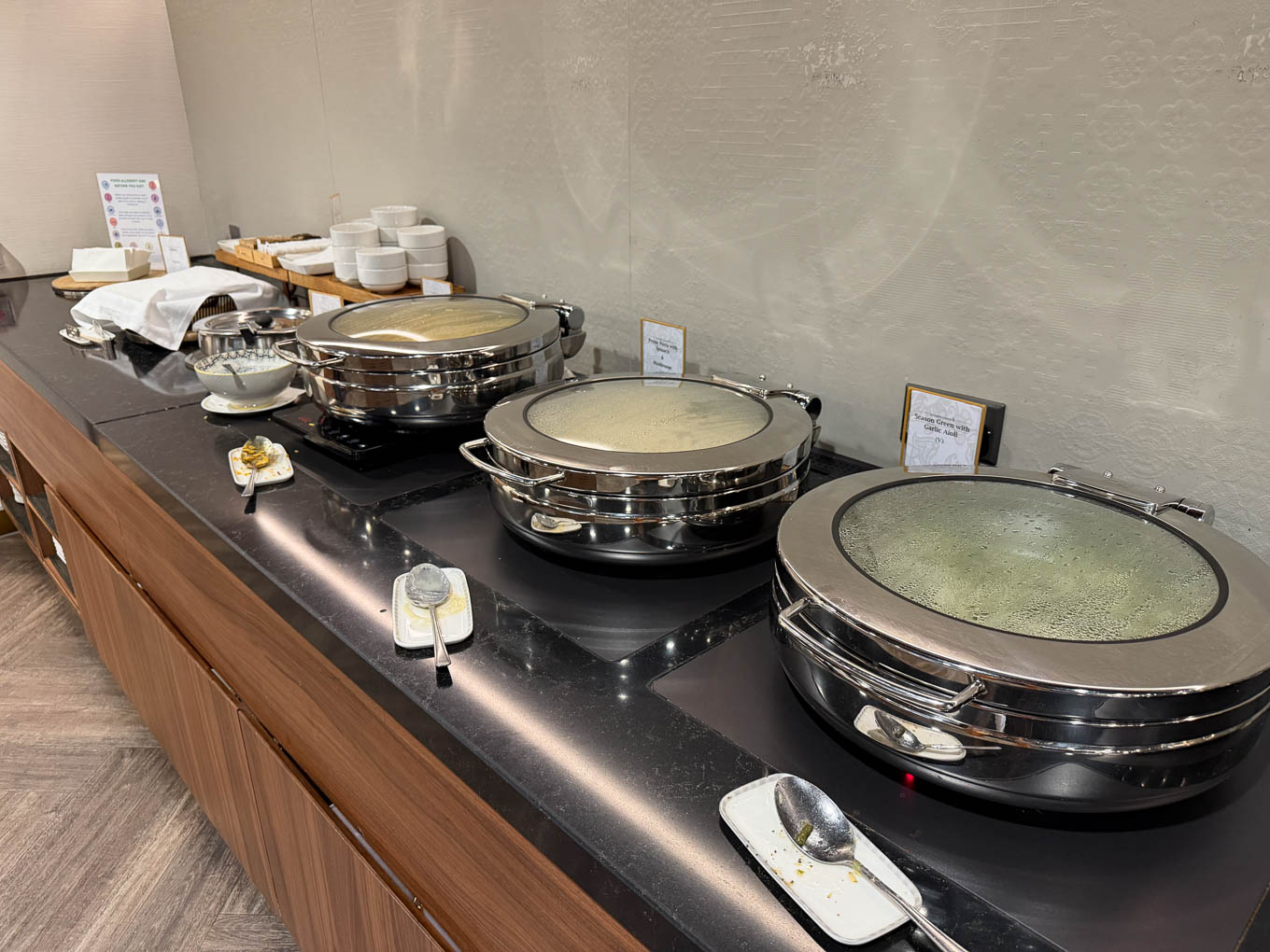 Singapore Airlines Lounge Heathrow T2 Food & beverage 1
