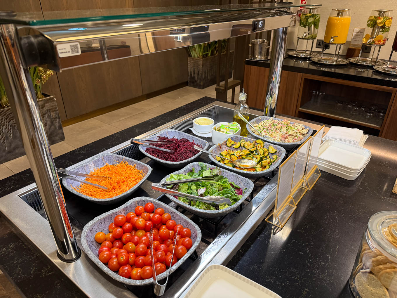 Singapore Airlines Lounge Heathrow T2 Food & beverage 4